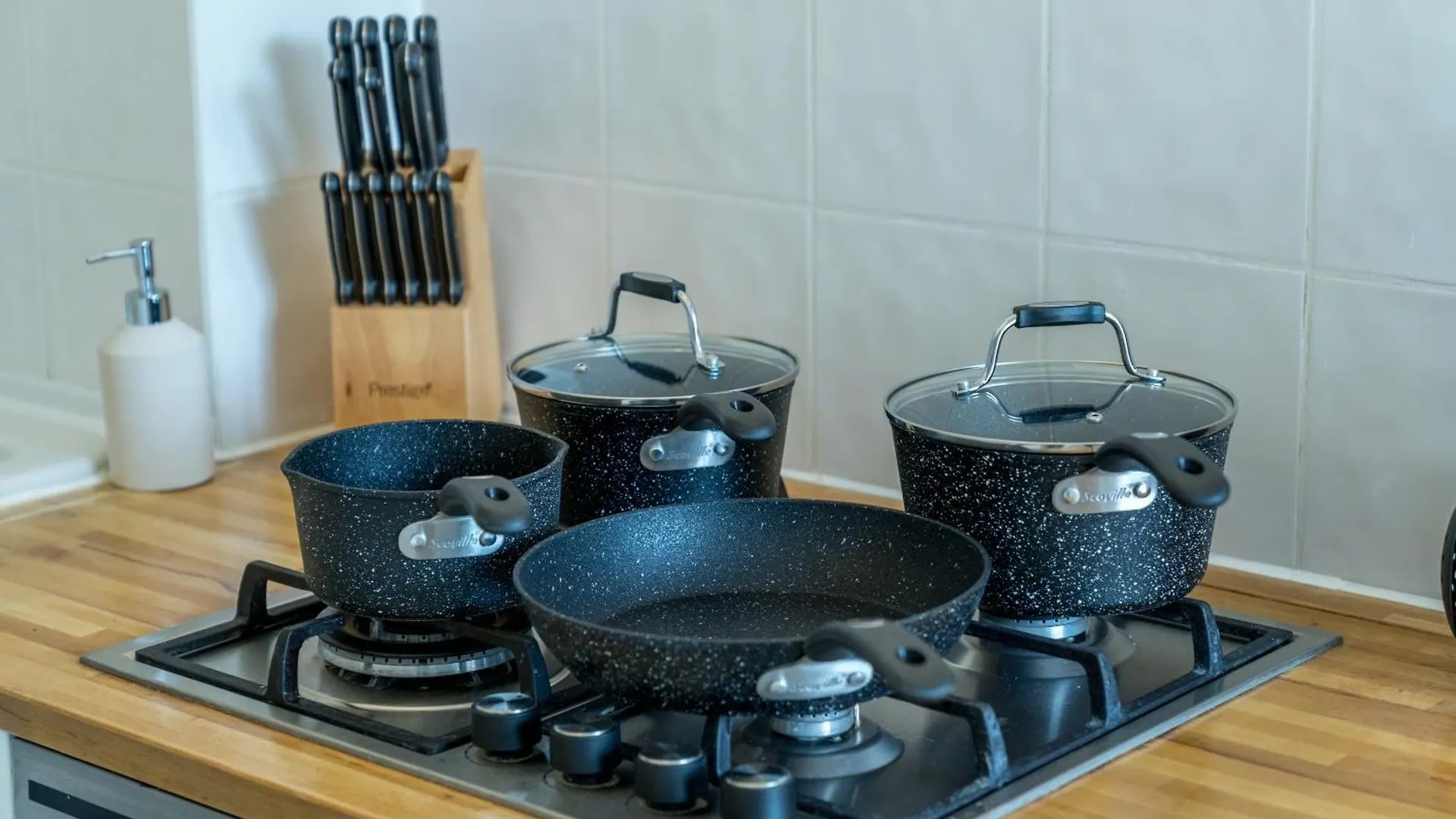 New! Cosy Flat - Free Secure Parking - Wapping Station Apartment London United Kingdom