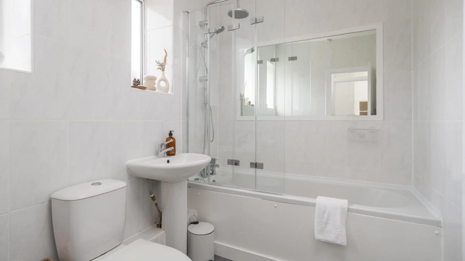New! Cosy Flat - Free Secure Parking - Wapping Station Apartment London