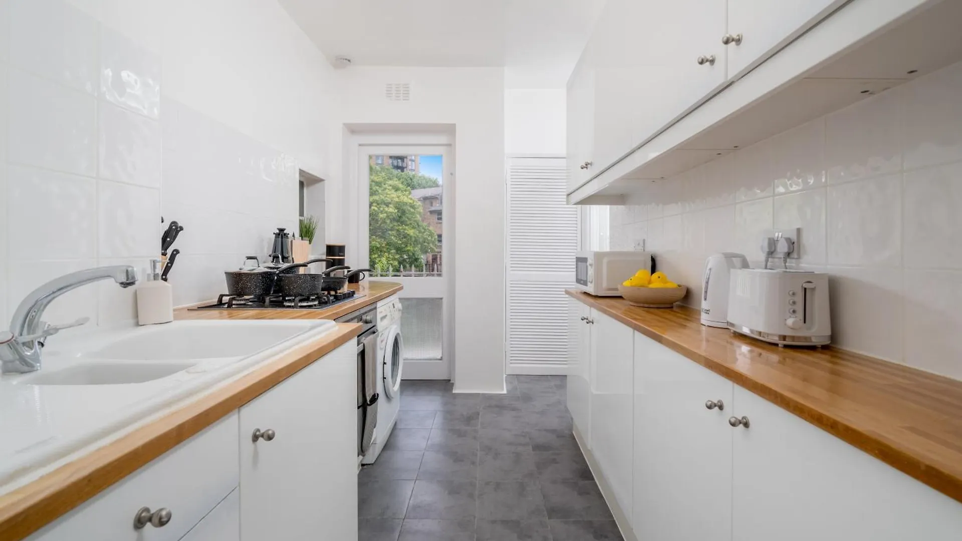 New! Cosy Flat - Free Secure Parking - Wapping Station Apartment London 0*,  United Kingdom